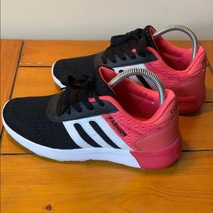 Women’s off brand athletic shoe sz 7